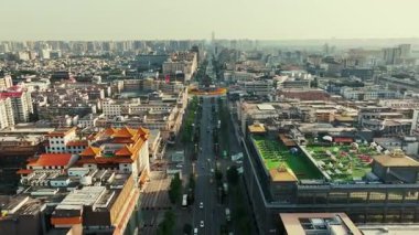 Çin, Shanxi 'deki Xian şehir binalarının insansız hava aracı görüntüsü.