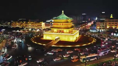 Çin, Shanxi 'de çan kulesinin simgesi olan Xian şehir manzarası