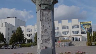 Rusya 'nın Ukrayna Borodyanka' ya karşı savaşı sonucunda Taras Shevchenko anıtı yıkıldı