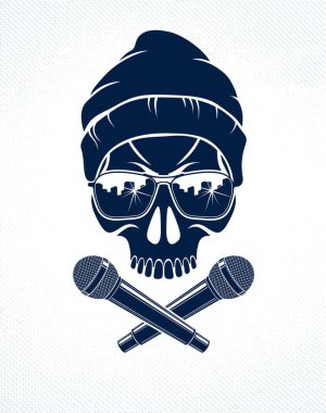 Hip Hop müzik vektör logosu veya kafatası ve çapraz kemikler, Rap kafiyeli gece kulübü partisi festivali ya da konser amblemi, tişört baskısı gibi iki mikrofon çaprazlanmış..
