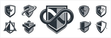 Farklı elementler vektör sembolleri, savunma ve güvenlik simgeleri, cephane amblemi koleksiyonu içeren klasik kalkan şekilleri.