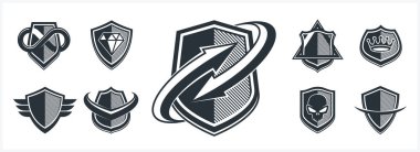 Farklı elementler vektör sembolleri, savunma ve güvenlik simgeleri, cephane amblemi koleksiyonu içeren klasik kalkan şekilleri.