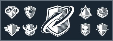 Farklı elementler vektör sembolleri, savunma ve güvenlik simgeleri, cephane amblemi koleksiyonu içeren klasik kalkan şekilleri.