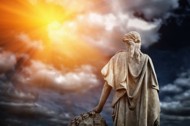 Olimpiyat aşk tanrıçasının antik mitolojide güzel bir figürü Afrodit (Venüs) antik heykelin bir parçası. Boşluğu kopyala.