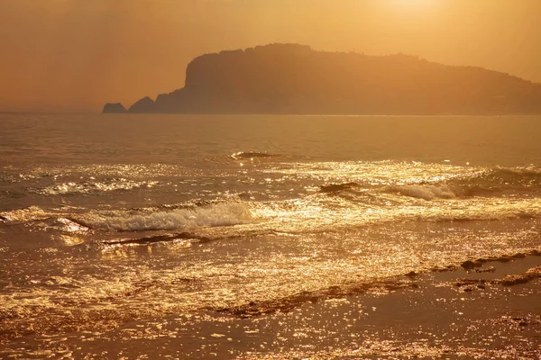 Solnedgång Vid Medelhavet Vacker Kväll Kustlandskap Turiststäder Turkiet Alanya Övergripande — Stockfoto