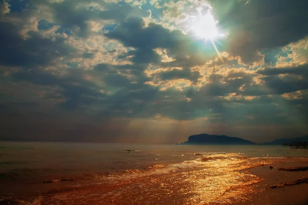 Solnedgång Vid Medelhavet Vacker Kväll Kustlandskap Turiststäder Turkiet Alanya — Stockfoto