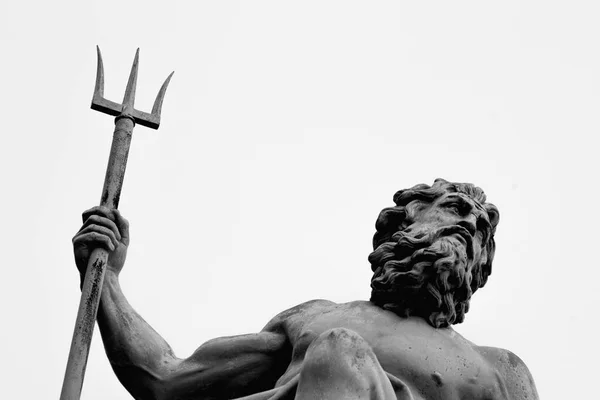 强大的水 海之神海王星 波塞冬 尼普敦的三叉戟象征着力量 力量和无拘无束 古老雕像的碎片 黑白图像 — 图库照片