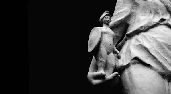 古代智慧与胜利女神雅典娜雕像的碎片 她手里拿着获胜者的战士 文本或设计的复制空间 — 图库照片