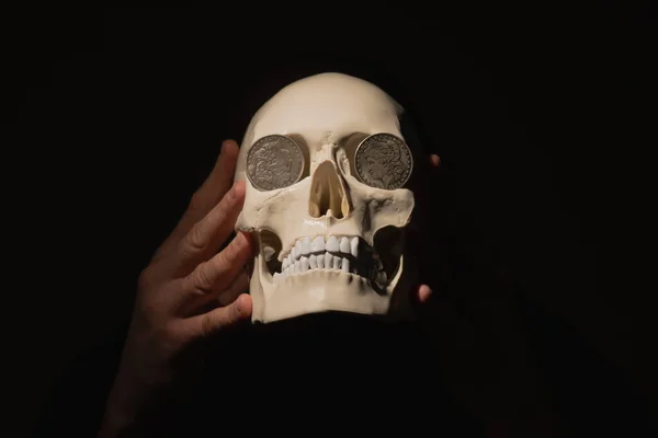 Cráneo Esqueleto Con Monedas Los Ojos Como Símbolo Ganar Dinero — Foto de Stock