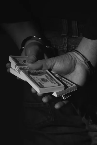 Homem Detido Segurar Dinheiro Algemado Como Símbolo Corrupção Gratificações Ilegais — Fotografia de Stock