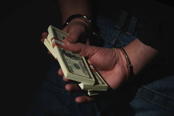 Homem Detido Com Dinheiro Algemado Como Símbolo Corrupção Gratificações Ilegais — Fotografia de Stock