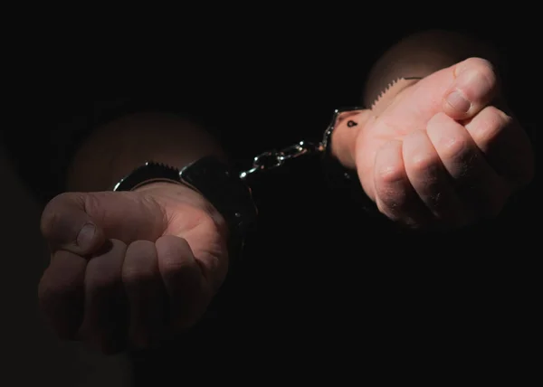 Mann Handschellen Festgenommen — Stockfoto