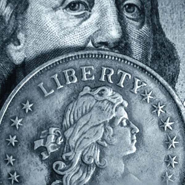 Feche Cem Dólares Americanos Moedas Com Descrição Liberdade Foco Seletivo — Fotografia de Stock