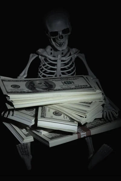 Юмористический Концептуальный Образ Скелета Черепа Долларовыми Деньгами Символа Богатства Жадности — стоковое фото