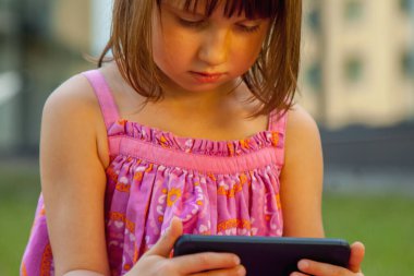 Psychological problems of lack of children's communication, socialisation and gadget mobile addiction of young people. 