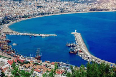 Akdeniz 'in manzarası. Turizm ve faaliyetler için en iyi yerler.