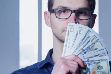 Parayı severim. ABD 'yi kucaklayan mutlu adam.. 