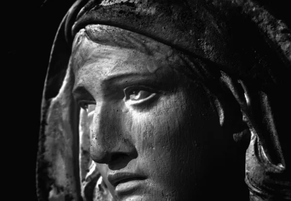 Fragment Antik Staty Heliga Jungfru Maria Svart Och Vit Bild — Stockfoto