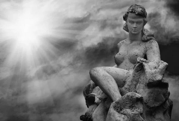 Olympijská Bohyně Lásky Starožitné Mytologii Afrodita Venuše Proti Modré Obloze — Stock fotografie
