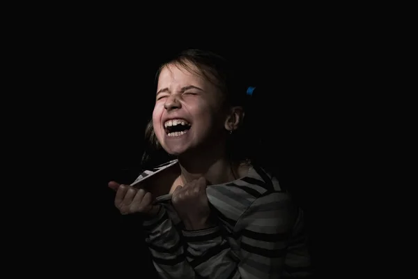 Obraz Koncepcyjny Ból Dzieci Psychologiczny Portret Nerwowej Nadpobudliwej Dziewczyny Krzyczy — Zdjęcie stockowe