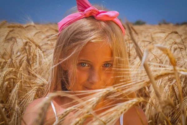 Portrait Beautiful Blonde Young Girl Blue Eyes Wheat Field Holiday — Stock Photo, Image