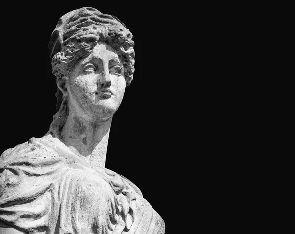 关闭一座古老的雕像阿耳忒弥斯 戴安娜 月亮女神 野生动物 自然和狩猎 文本或设计的复制空间 — 图库照片