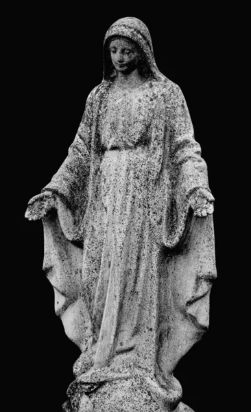 Древняя Каменная Статуя Девы Марии Статуя Изолирована Черном Фоне — стоковое фото