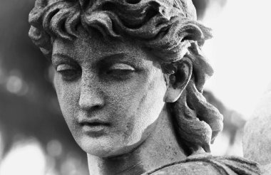 Meleğin makro görüntüsü aşkın, şefkatin ve acının sembolü.