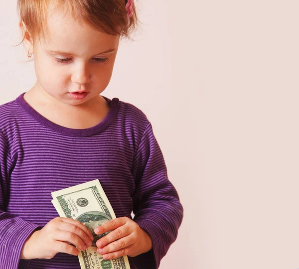 Αστεία Πορτρέτο Του Μικρού Κοριτσιού Επιχείρηση Παιδί Δολάρια Ηπα Λογαριασμούς — Φωτογραφία Αρχείου