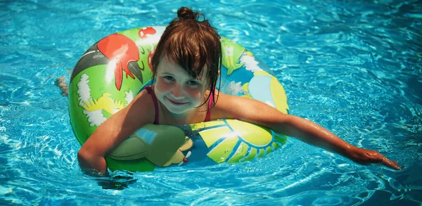 Portrait Pretty Happy Little Girl Swimming Pool Funny Kid Playing — Stock Photo, Image