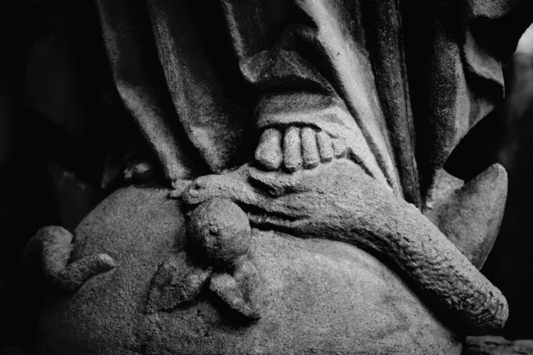 Релігійний Символ Християнства Крупним Планом Діва Марія Дробляє Своєю Ногою — стокове фото
