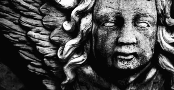 Starożytny Kamienny Posąg Ślepego Anioła Śmierci Czarno Biały Obraz — Zdjęcie stockowe