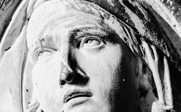 Eski Bir Bakire Meryem Heykelinin Sevgi Şefkat Sembolü Olarak Siyah — Stok fotoğraf