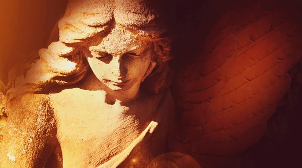 Όμορφος Φύλακας Άγγελος Στο Φως Του Ήλιου Οριζόντια Εικόνα — Φωτογραφία Αρχείου