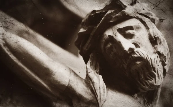 复古中的耶稣被钉在十字架上的形象 象征着上帝的爱 — 图库照片