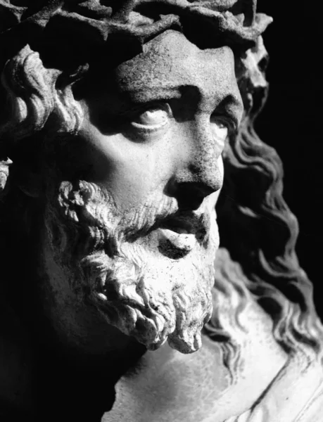 イエス キリストの非常に古い石造りの像のマクロ画像 — ストック写真