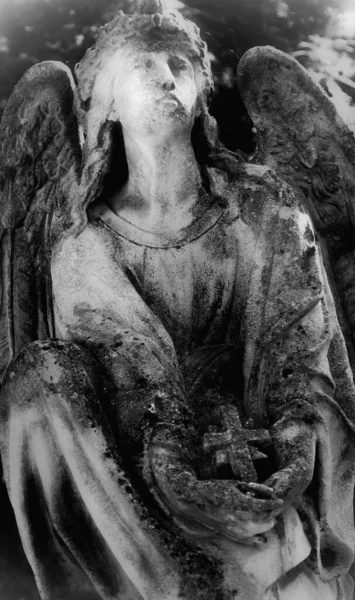 悲しい天使の黒と白のレトロなスタイルのイメージ — ストック写真
