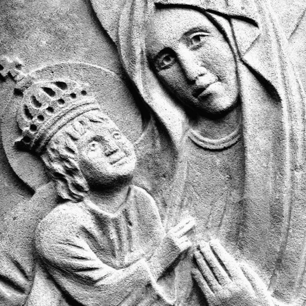Jungfru Maria Staty Med Jesusbarnet Famnen Svart Och Vit Bild — Stockfoto