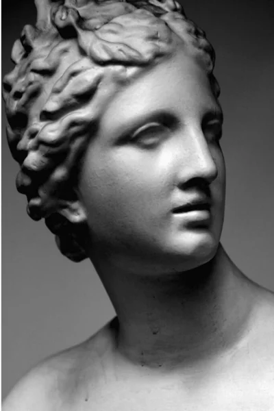 爱神希腊神话中的爱神 阿弗罗狄蒂 罗马神话中的维纳斯 黑白垂直图像 — 图库照片