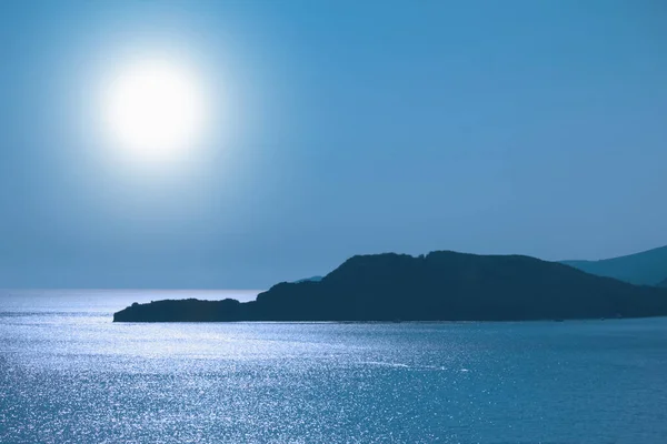 Magisk Utsikt Över Det Lugna Adriatiska Havet Solens Strålar Mitt — Stockfoto
