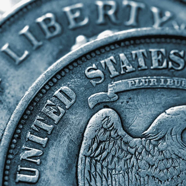 Alte Dollarmünzen Mit Der Aufschrift Vereinigte Staaten Und Freiheit Als — Stockfoto