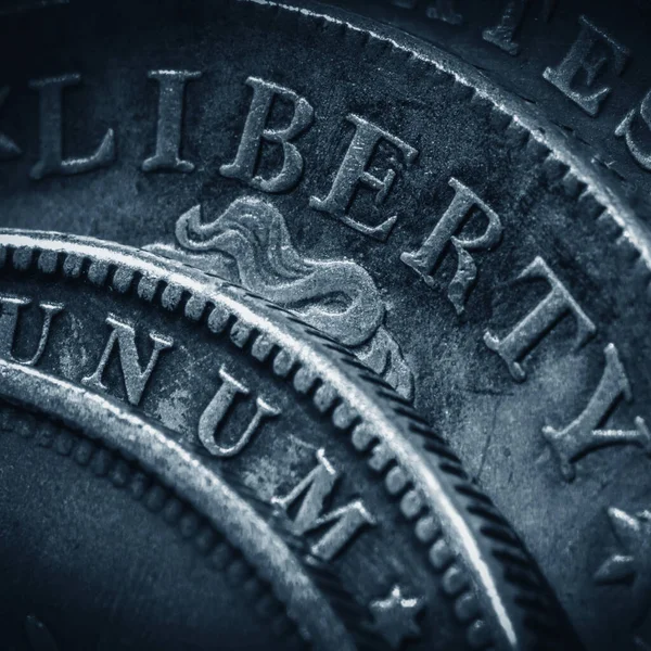 Macro Imagem Moedas Dólares Americanos Com Inscrição Liberdade Como Símbolo — Fotografia de Stock