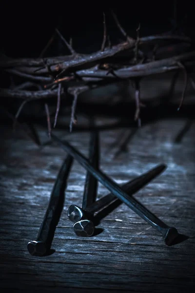 Tutku Ölüm Nın Dirilişinin Sembolü Olarak Taç Dikenleri Tırnaklar Metal — Stok fotoğraf