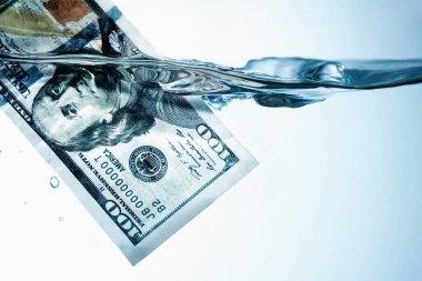 para aklama (yasadışı para, dolar, fatura, şaibeli para, yolsuzluk, manipülasyon) Boşluğu kopyala.