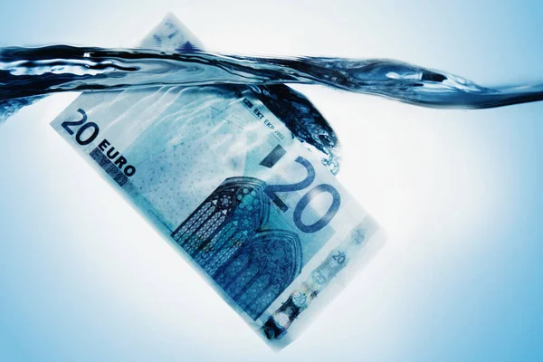 Κοντινό Πλάνο Έννοια Χρήματος Που Απεικονίζει Τραπεζογραμμάτιο Ευρώ Βυθίζεται Στο — Φωτογραφία Αρχείου