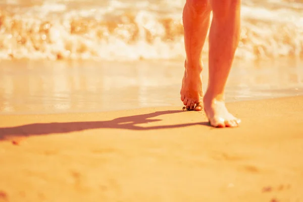 Wakacje Młoda Atrakcyjna Piękna Dziewczyna Relaksujący Korzystających Plaży Morskiej Słoneczny — Zdjęcie stockowe