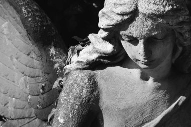 Koruyucu Melek 'in antik taş heykeli. Din kavramı. 