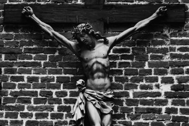 insan ruhun ölümsüzlüğü ve diriliş bir sembolü olarak İsa'nın çarmıha germe 