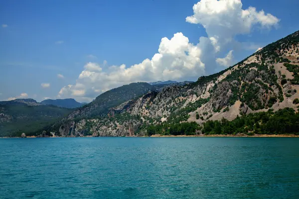 Lac Oymapinar Turquie Paysage Lac Montagne Réservoir Eau Émeraude Derrière — Photo