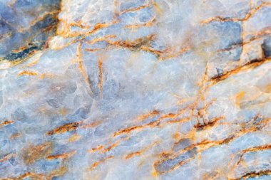Güzel, çiğ, çok renkli mermer dokular. Yüzeydeki grunge taş dokusunu kapatın. Doğal granit marbel. Tasarım için alanı kopyala.